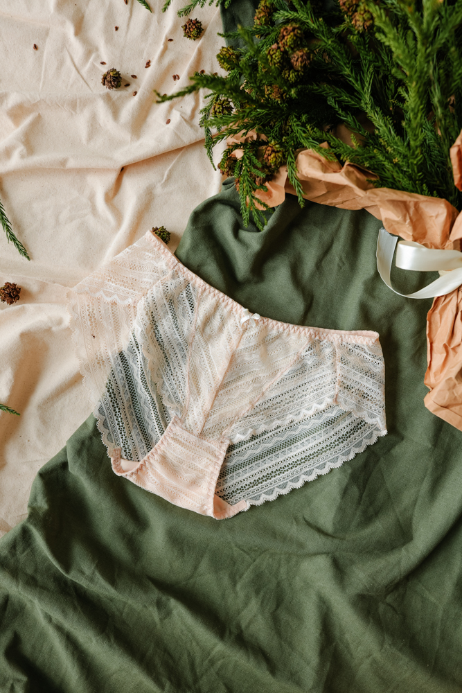 Quần Lót LOC Lưng Vừa Tam Giác 01  -  Da Viền Kẻ 