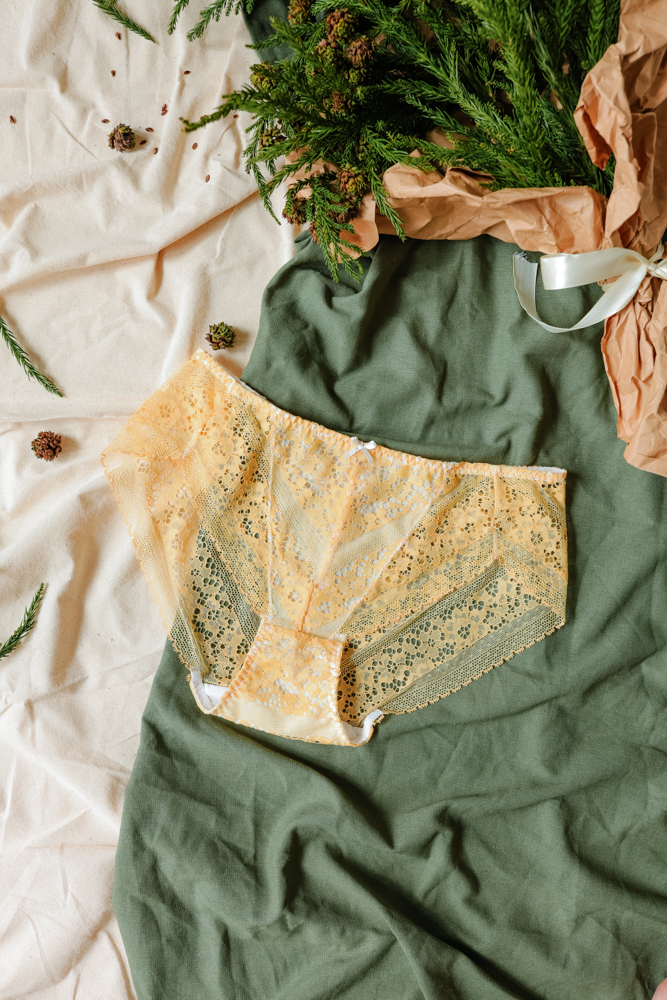 Quần Lót LOC Lưng Vừa Tam Giác 01  -  Vàng Anh 