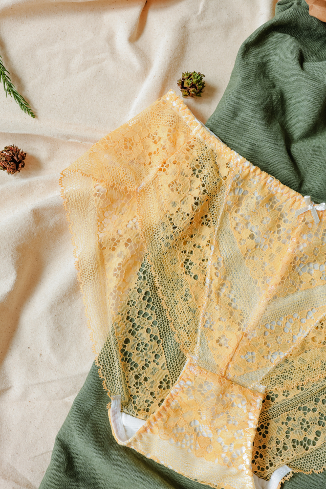 Quần Lót LOC Lưng Vừa Tam Giác 01 - Vàng Anh