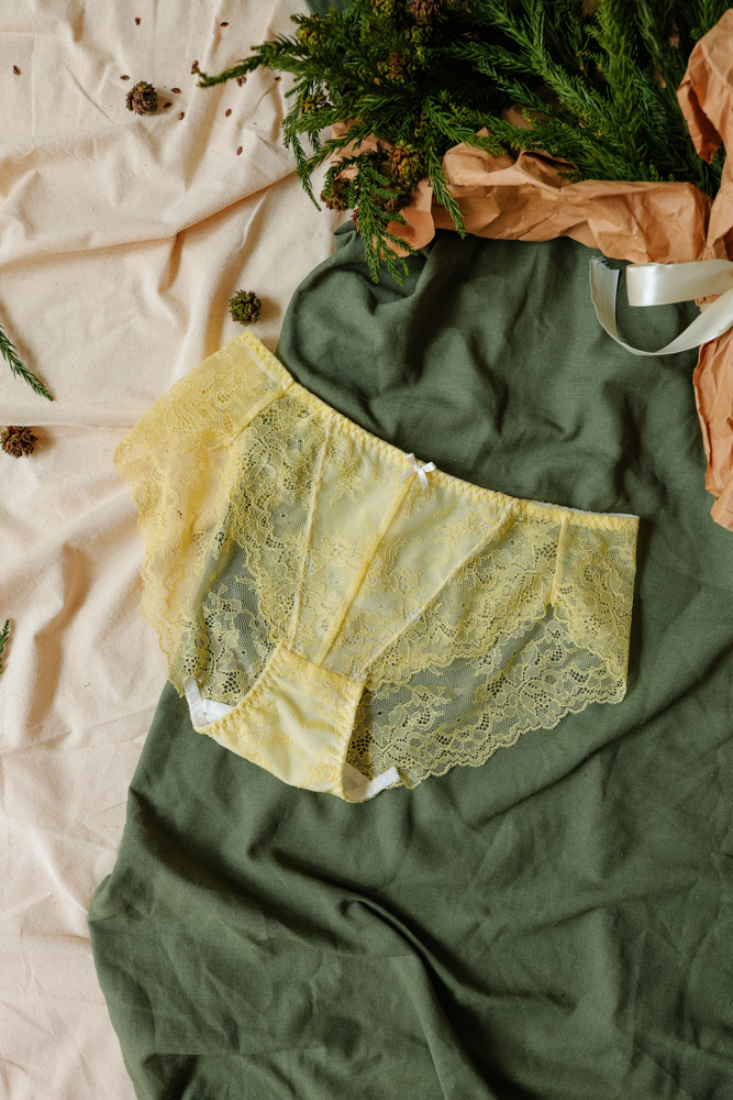 Quần Lót LOC Lưng Vừa Tam Giác 01  -  Hạ Vàng 