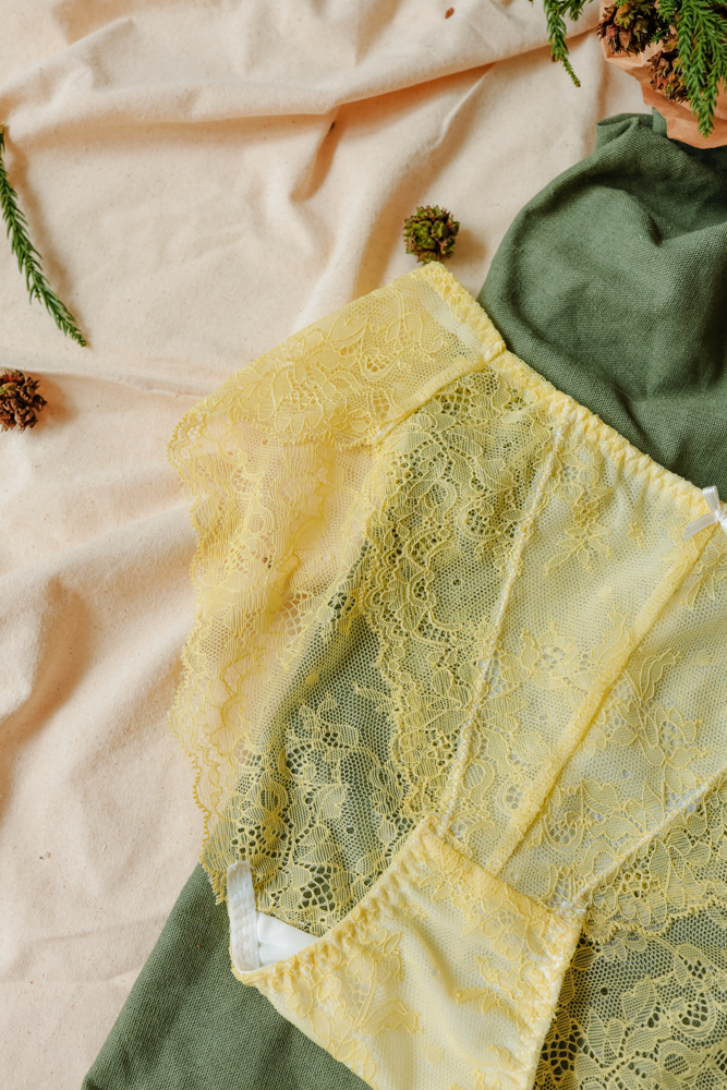 Quần Lót LOC Lưng Vừa Tam Giác 01 - Hạ Vàng