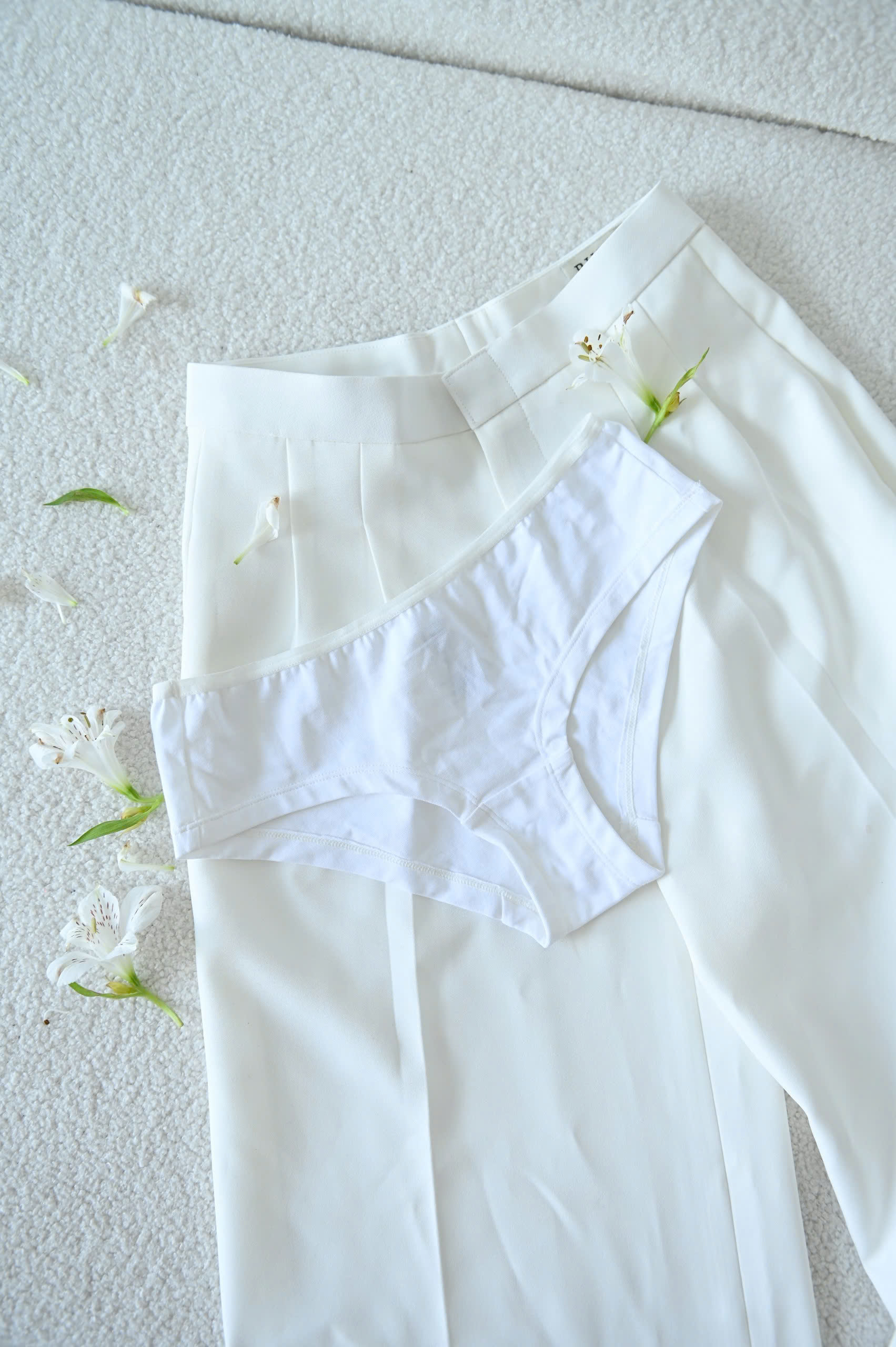Quần Lót Nữ LOC Lưng Vừa Cotton L03  -  Trắng 