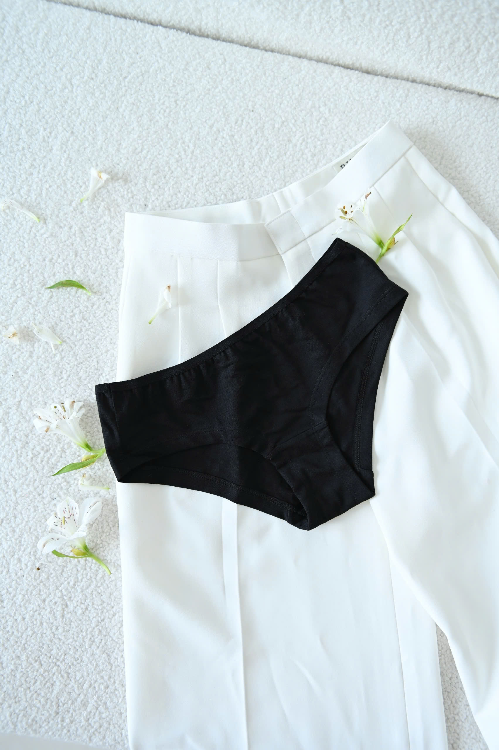 Quần Lót Nữ LOC Lưng Vừa Cotton L03  -  Đen 