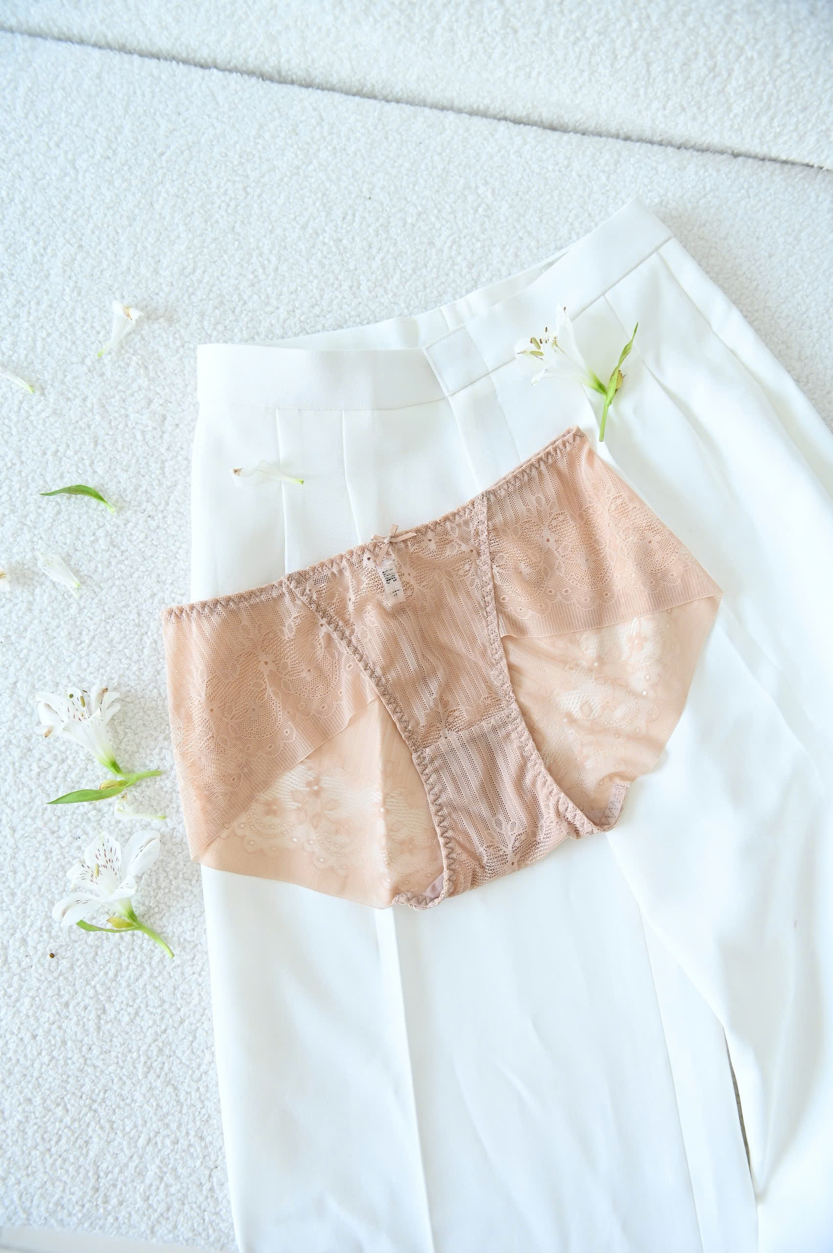 Quần Lót LOC PREMIUM Body Lưng Vừa  -  Thạch Vani 