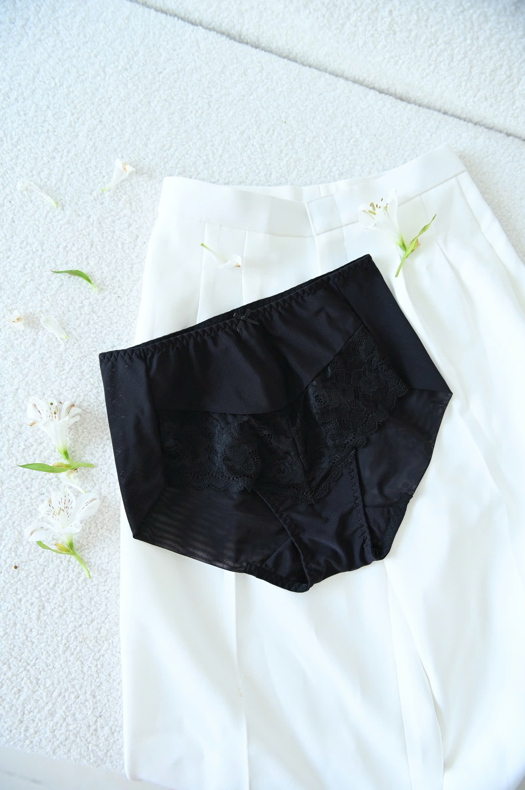 Quần Lót Premium Bikini Lưng Cao Lưới Phối Ren Trà My  -  Đen 